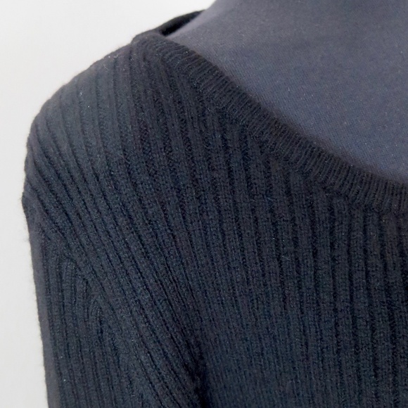 Neiman Marcus Scoop Neck Cashmere Sweater, Fitted at Waist - Picture 3 of 7